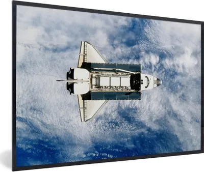 Produktbild von MuchoWow® Gerahmtes Poster Space Shuttle fliegt hoch ins Universum 90x60 cm - Poster mit Schwarzem Bilderrahmen Wandposter Rahmen Foto Bilder - Fotorahmen - Foto-Plakat