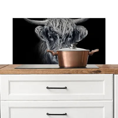 Produktbild von KitchenYeah®  Spritzschutz Küche - Küchenrückwand - Wandschutz für Herd und Spüle - Schottisches Hochlandrind - Schwarz - Kuh - Tiere 90x45 - Alu-Dibond (Alternative zum Spritzschutz aus Glas) - Hitze