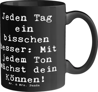 Produktbild von Mr. & Mrs. Panda Tasse Spruch Ein neues Musikinstrument lernen - Schwarz - Geschenk, Vertrauem, Kaffeetasse, Trost, Musikinstrumente, Musikgefühl, Zuversicht, Becher