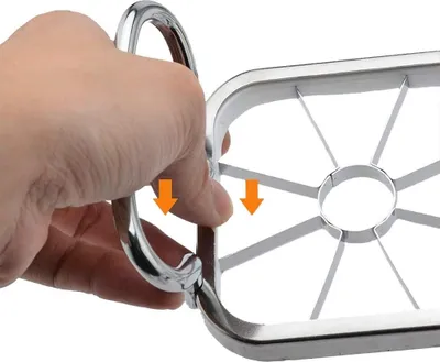 Immagine prodotto di Affetta mele in acciaio inox, affetta mele da cucina, 5 in 1 in acciaio inox, affetta frutta con manico antiscivolo per il fai da te, frutta, verdura, patate (argento)
