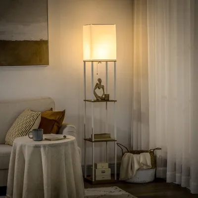 Obrázek produktu pro Stojací lampa s integrovanými policemi a látkovým stínidlem | Barva: Bílá | Rozměry: 26x26x159 cm