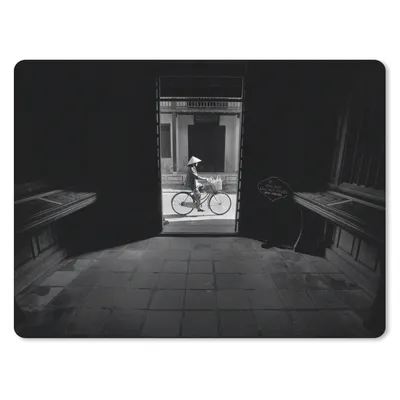 Produktbild von MuchoWow® Mauspad Mousepad Tür - Fahrrad - Straße - Architektur 40x30 cm - Mousepads - Maus Mat - Pad - Mausunterlage - Anti Rutsch