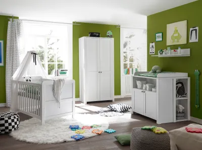 Produktbild von Babyzimmer-Set LUISA 4tlg Wickelkommode Babybett Wandregal Kleiderschrank 2 Türen Pinie weiß