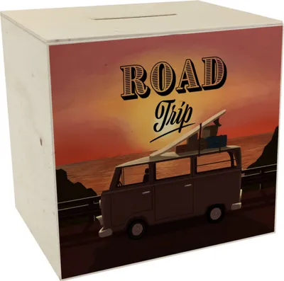 Produktbild von Spardose aus Holz für einen Road Trip mit Retro Campingbus und Sonnenuntergang
