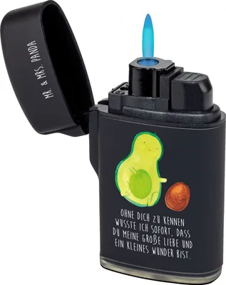 Produktbild von Mr. & Mrs. Panda zigarettenanzünder Avocado Kern rollt - Schwarz - Geschenk, sturmfeuerzeug, Feuerzeuge, Feuerzeug, Zünder, Schwanger, Liebe, Baby, Love, anzünder