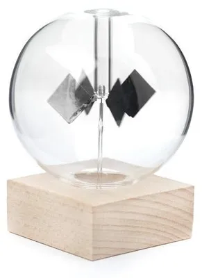 Immagine prodotto di ST85, Decorazione in legno e vetro, trasparente, 11,8 x 11,2 x 15,9 cm