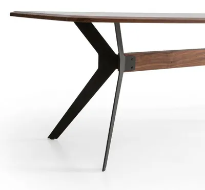 Image de Table à manger moderne en bois robuste au design élégant