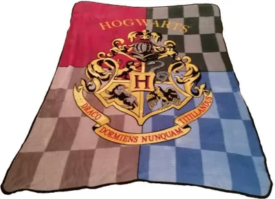 Produktbild von Fleecedecke farbiges Hogwarts Wappen  - Magische Harry Potter Decke 120 x 150cm