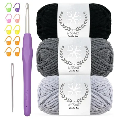 Immagine prodotto di Set di filato chenille per uncinetto, 3 gomitoli da 50g ciascuno, con ago da uncinetto da 5 mm, colore nero e grigio