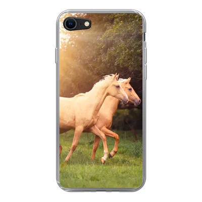 Produktbild von MuchoWow® Handyhülle Schutzhülle Hülle für iPhone SE 2022 Pferde - Wald - Sonne Silikon Softcase Handy Hülle - Schutzhülle