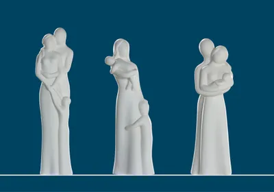 Zdjęcie produktu dla Gilde Francis, Figur, Familie, "Eltern mit Baby", Keramik, creme, VE 2, H. 32 cm 30975 4009079309751