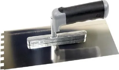 Produktbild von Hufa Distanzkelle 2K Griff 280x130mm mit 45 Grad gebogener Zahnung 8x8mm