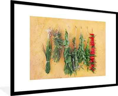 Produktbild von MuchoWow® Gerahmtes Poster Mediterrane Kräuter 90x60 cm - Poster mit Schwarzem Bilderrahmen Wandposter Rahmen Foto Bilder - Wanddekoration - Fotos