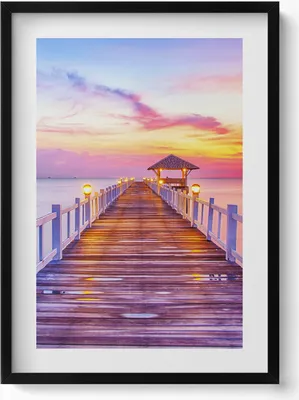 Produktbild von Bewaldete Brücke im Hafen– Wandbild mit Rahmen – Gerahmtes Bild  – Wanddekoration – 50x70 cm –  Schwarz Rahmen