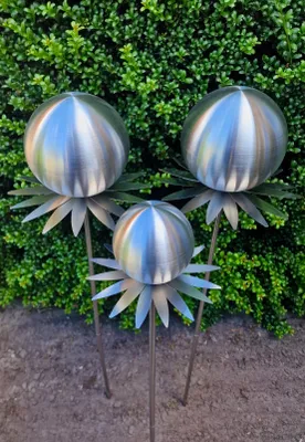 Produktbild von Blütenzauber Milano 3er Set Rosenkugel 15/15/10 cm Edelstahl matt gebürstet Gartenstecker Deko mit Stab 80 cm