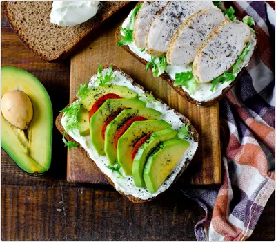 Produktbild von Spritzschutz Herdabdeckplatte Schneidebrett aus Glas Avocado Schnitze 1-Teilig (60x52cm)