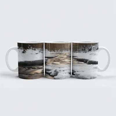Produktbild von raxxa Premium-Tasse "Winterliche Flussansicht"