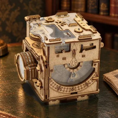 Produktbild von Cluebox Sherlock's Camera Rätselbox aus Holz