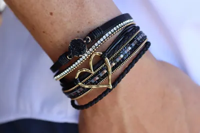 Produktbild von Damen Wickelarmband Boho stilvoll, Mehrschicht Kunstleder, Herz Accessoire ideales Geschenk für Frauen Freundin, J0422