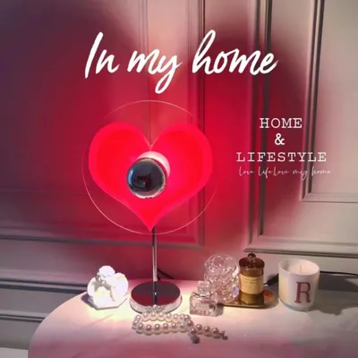 Imagen del producto de Lámpara de mesa con forma de corazón que proyecta luces LED ambientales, ideal para decorar paredes y como regalo para amigos y seres queridos