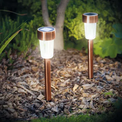 Obrázek produktu pro 1x solární LED zahradní svítidlo s kolíkem do země – studená bílá – růžové zlato – kov – 30 cm – solární napájení – automatické zapnutí při soumraku – dekorativní venkovní osvětlení pro zahradu a cesty [11702C]