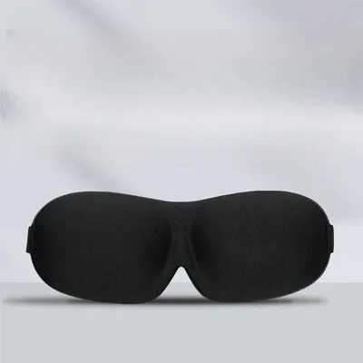 Immagine prodotto di Questa maschera per dormire dal design 3D blocca il 100% della luce, è realizzata in materiale ultra morbido e delicato sulla pelle ed è traspirante, rendendola ideale per il relax, i viaggi e lo yoga.