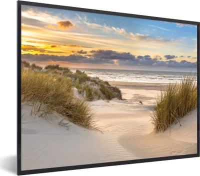 Produktbild von MuchoWow® Gerahmtes Poster Strand - Düne - Gras - Sonnenuntergang - Meer 80x60 cm - Poster mit Schwarzem Bilderrahmen Wandposter Rahmen Foto Bilder - Schwarzem - Mit Gestell
