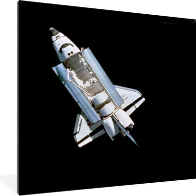 Produktbild von MuchoWow® Gerahmtes Poster Eine Raumfähre schwebt durch das Universum 40x40 cm - Poster mit Schwarzem Bilderrahmen Wandposter Rahmen Foto Bilder - Mit Rahmen - Wanddekoration Schlafzimmer