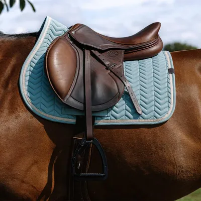 Produktbild von Equithème Schabracke Softypop, Größe:Warmblut, Farbe:himmelblau