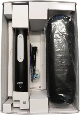 Produktbild von Oral-B iO Series 3 Elektrische Zahnbürste incl. Ersatzkopf, Reiseetui und Zahnpasta Black