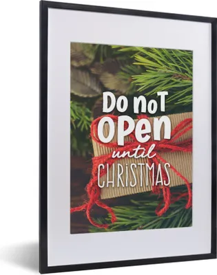 Produktbild von MuchoWow® MuchoWow® Gerahmtes Poster Sprichwörter - Zitate - 'Nicht vor Weihnachten öffnen' 30x40 cm - Poster mit zchwarzem Bilderrahmen - Wandposter Schlafzimmer
