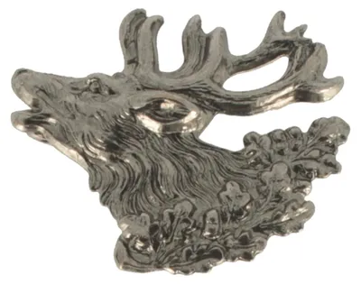Hutanstecker röhrender Hirsch-Kopf mit Eichelblättern von Hut-Breiter in silber