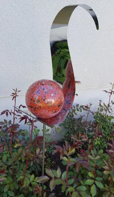 Produktbild von Skulptur Flame Edelstahl rot 146 cm Gartenstecker Beetstecker Rosenkugel