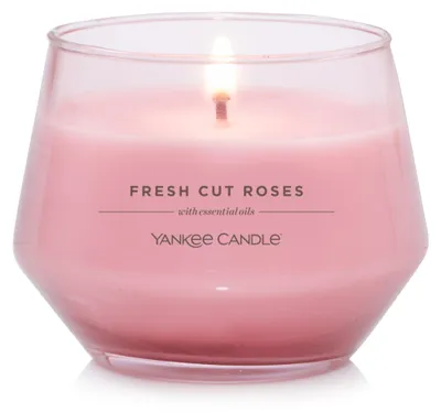 Image de Bougie Yankee Candle Studio, parfum "Fresh Cut Roses" (roses fraîchement coupées), taille moyenne, longue durée de combustion