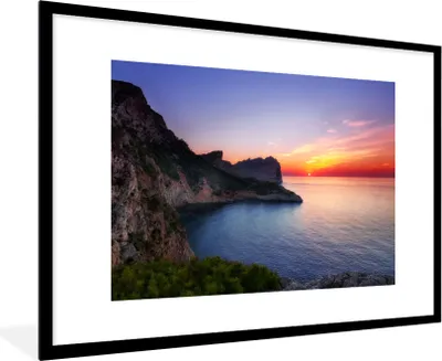 Produktbild von MuchoWow® Gerahmtes Poster Meer - Felsen - Berge - Natur 90x60 cm - Poster mit Schwarzem Bilderrahmen Wandposter Rahmen Foto Bilder - Wanddekoration - Fotos