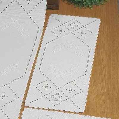 Produktbild von Permin Hardanger Tischläufer Stickpackung "Hardanger mit Rosen", Zählmuster, 27x68cm, 63-5840