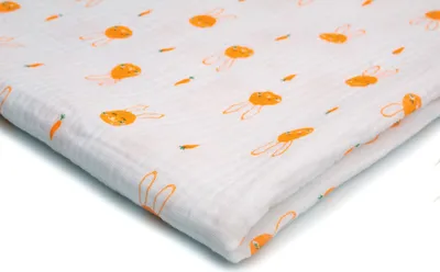 Produktbild von Baumwoll Musselin Stoff mit Aufdruck, Double Gauze, Hasen mit Karotten 50 x 130 cm