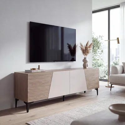 Zdjęcie produktu dla Regał pod telewizor HWC-Q83, niska szafka RTV z drzwiczkami o strukturze 3D, półki, materiał: MDF, powłoka melaminowa, wymiary: 55 x 160 x 42 cm, kolor: jasny orzech