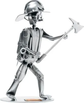 Zdjęcie produktu dla Metalowa figurka strażaka z siekierą – ręcznie wykonana dekoracja