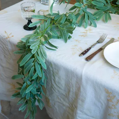 Image de Guirlande de Noël artificielle avec des branches de sapin et des baies, couronne de Noël et décoration pour porte, table, cheminée, mur et rampe d'escalier (feuilles d'olivier, 1,8 m)