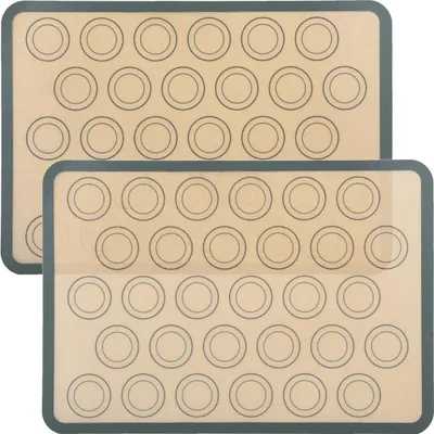 Image de Intirilife 2x tapis de cuisson réutilisable en silicone pour macarons en gris-brun avec une taille de 42 x 29.5 cm - Tapis de cuisson ustensiles de cuisson tapis de roulement de pâte