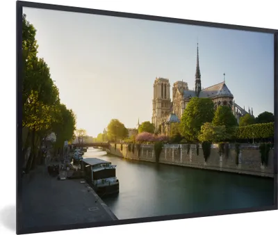 Produktbild von MuchoWow® MuchoWow® Gerahmtes Poster Die Notre-Dame in Paris bei Sonnenuntergang 60x40 cm - Poster mit zchwarzem Bilderrahmen - Printing - Wanddeko Schlafzimmer