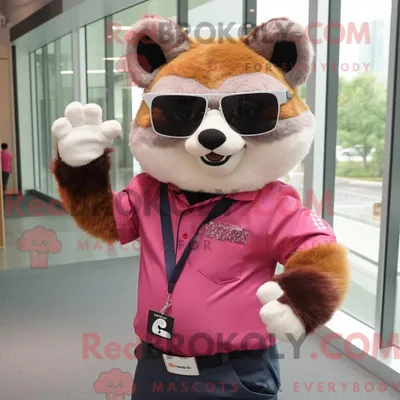 Produktbild von Maskottchen REDBROKOLY eines rosaroten Pandas mit Oxford-Hemd und Sonnenbrille