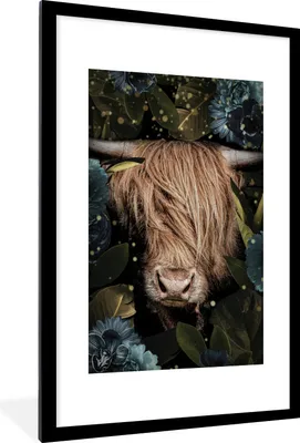Produktbild von MuchoWow® MuchoWow® Gerahmtes Poster Schottisches Hochlandrind - Blumen - Gold 60x90 cm - Poster mit zchwarzem Bilderrahmen - Dekoration - Wandposter Wohnzimmer - Hochwertig