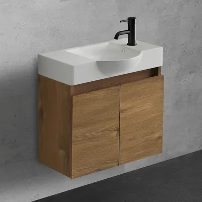 Produktbild von Alpenberger Waschbecken mit Unterschrank 55 cm | Gäste WC Waschtisch hängend vormontiert | Keramik Waschbecken + Softclose Badmöbel Set Eiche