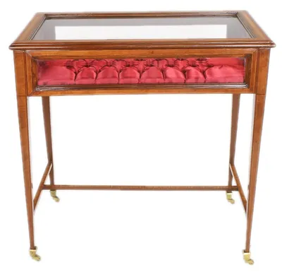 Immagine prodotto di Casa Padrino Vetrina barocca marrone / rosso bordeaux / ottone - Vetrina artigianale in legno massiccio con coperchio a cerniera e tessuto in velluto - Mobili barocchi