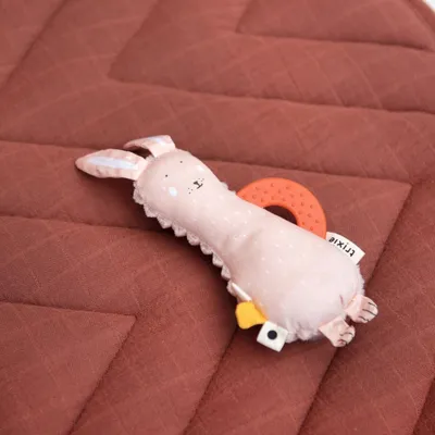 Produktbild von TRIXIE BABY Rassel Mini-Aktivitätsspielzeug - Mrs. Kaninchen