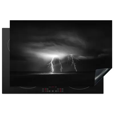 Produktbild von KitchenYeah© Herdabdeckplatte Blitze in der Nacht - schwarz und weiß , 80x52cm, Küche Deko, Glaskeramikkochfeld Herdabdeckung, Abdeckplatte fùr Kochfeld