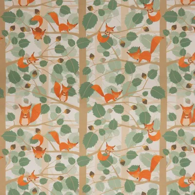 Produktbild von Dekostoff Meterware Baumwolle wollweiß Eichhörnchen im Baum grün orang