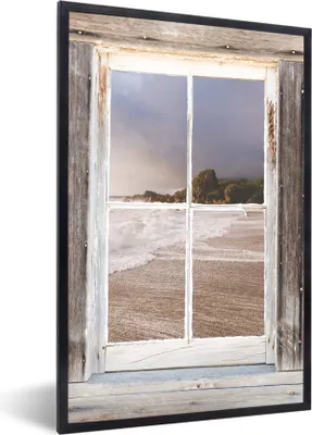Produktbild von MuchoWow® Gerahmtes Poster Durchblick - Holz - Strand 40x60 cm - Poster mit Schwarzem Bilderrahmen Wandposter Rahmen Foto Bilder - Papierdruck - Wandbilder